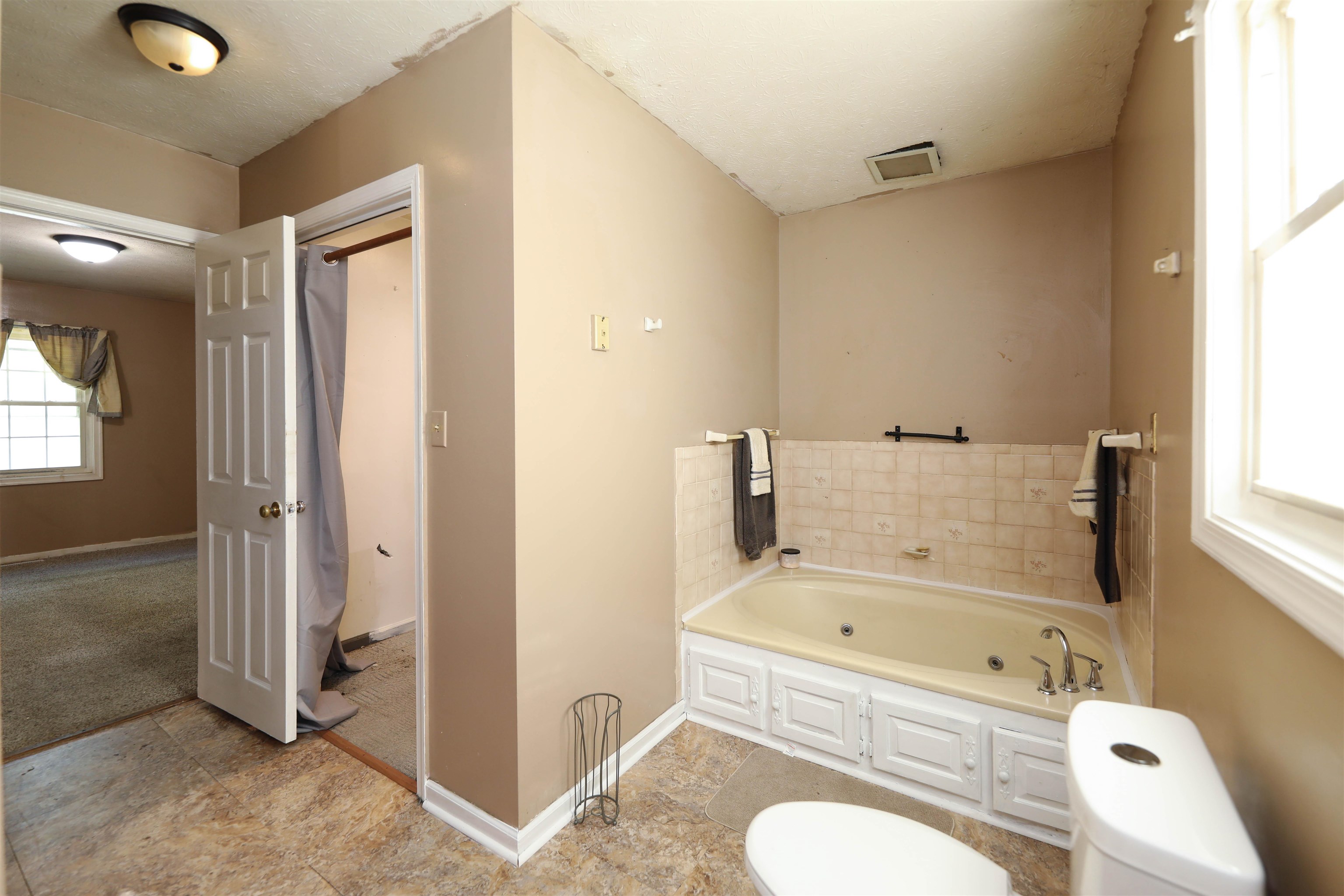 234 MONTGOMERY RD, STAUNTON, Virginia 24401, 5 Bedrooms Bedrooms, ,2 BathroomsBathrooms,Residential,234 MONTGOMERY RD,678870 MLS # 678870