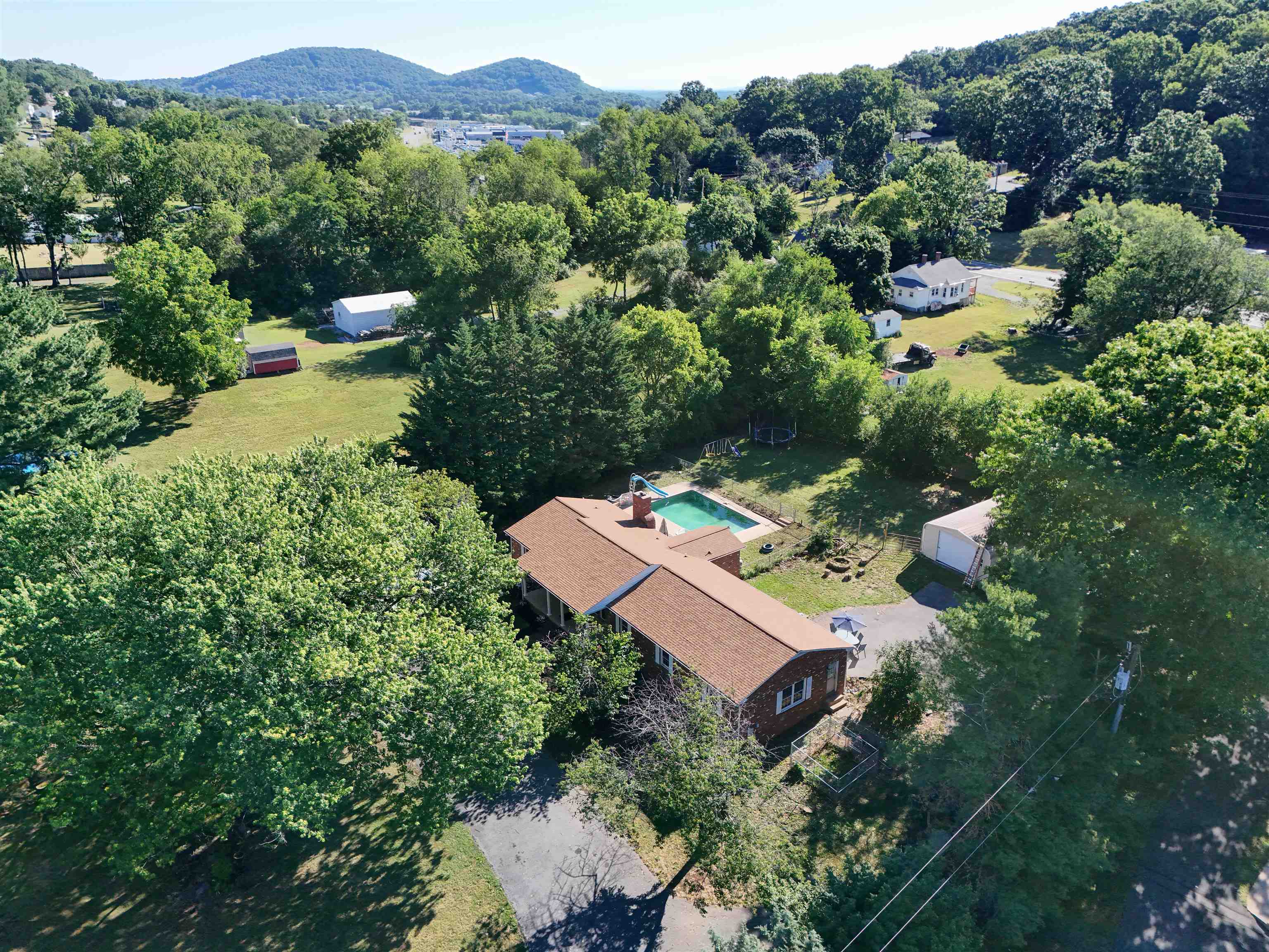 234 MONTGOMERY RD, STAUNTON, Virginia 24401, 5 Bedrooms Bedrooms, ,2 BathroomsBathrooms,Residential,234 MONTGOMERY RD,678870 MLS # 678870