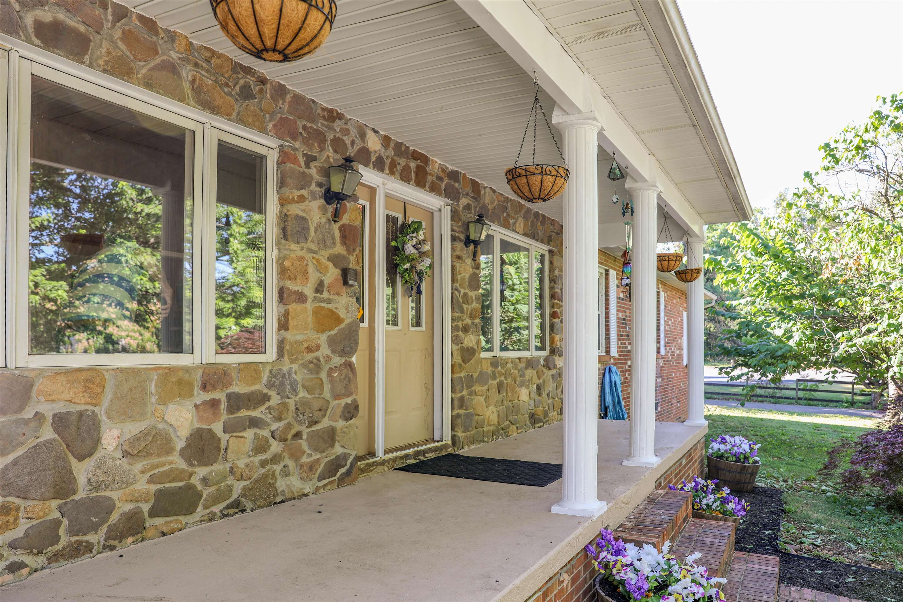 234 MONTGOMERY RD, STAUNTON, Virginia 24401, 5 Bedrooms Bedrooms, ,2 BathroomsBathrooms,Residential,234 MONTGOMERY RD,678870 MLS # 678870