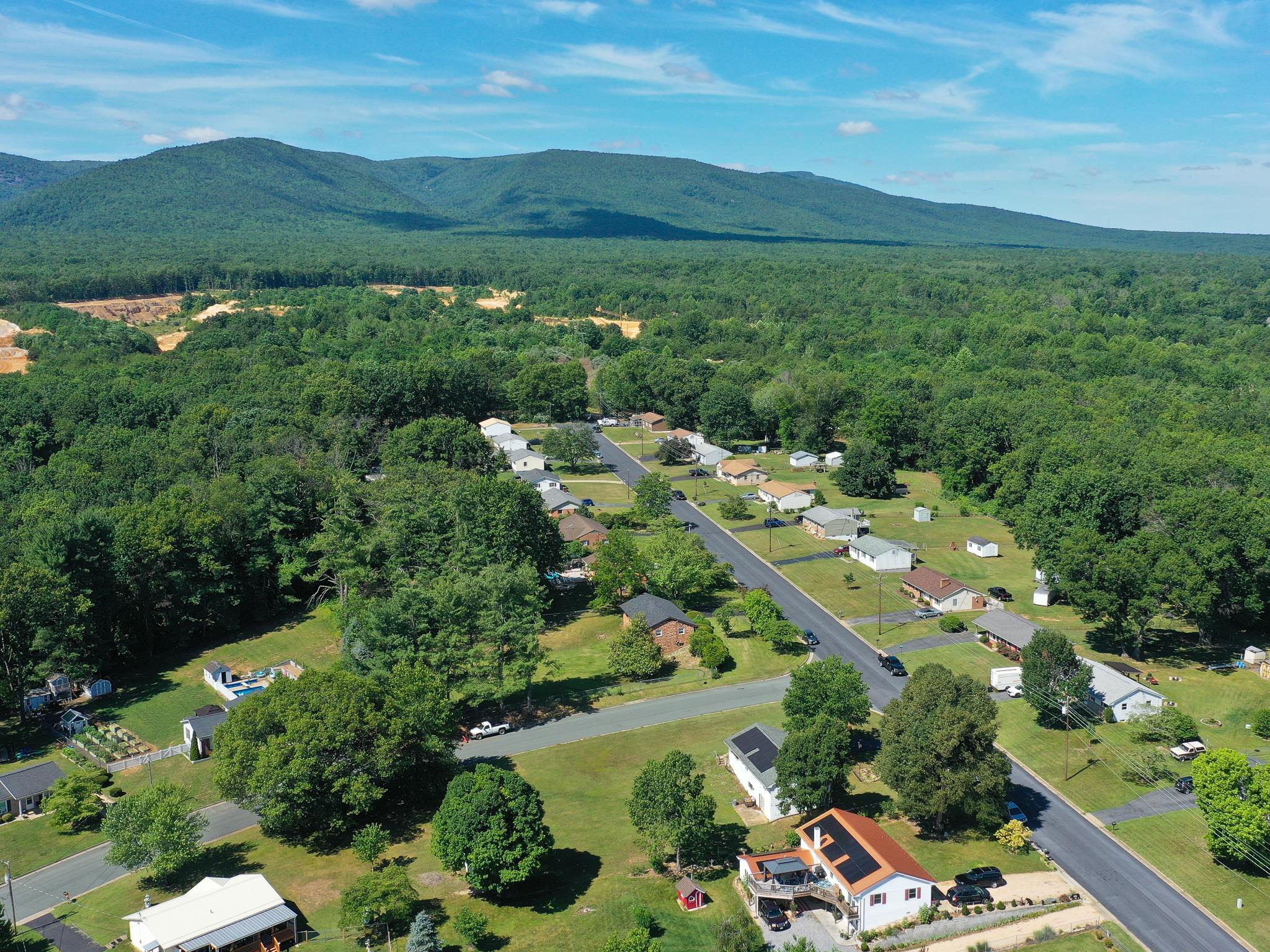39 VIEW DR, STUARTS DRAFT, Virginia 24477, 3 Bedrooms Bedrooms, ,1 BathroomBathrooms,Residential,39 VIEW DR,678880 MLS # 678880