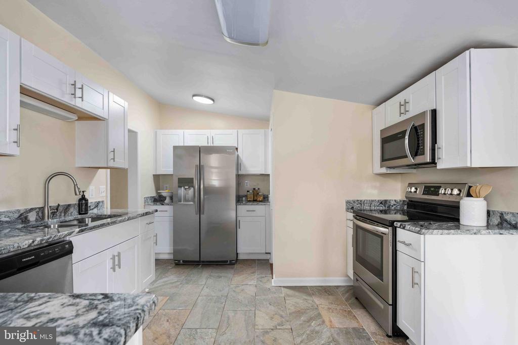 116 LAKEVIEW PKWY, LOCUST GROVE, Virginia 22508, 4 Bedrooms Bedrooms, ,2 BathroomsBathrooms,Residential,116 LAKEVIEW PKWY,VAOR2014378 MLS # VAOR2014378