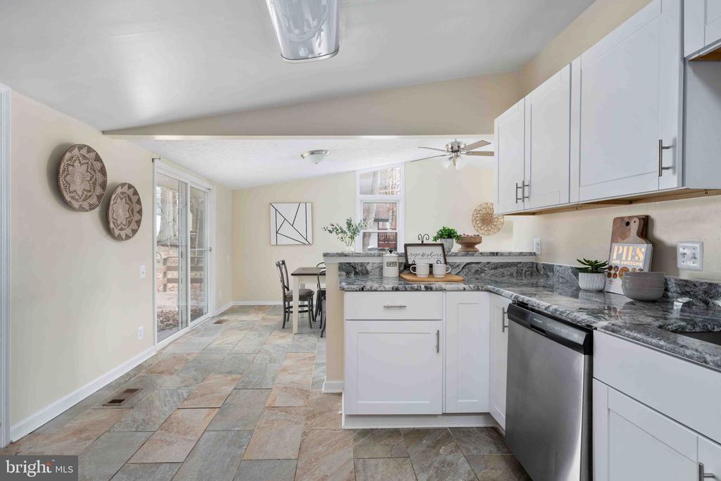 116 LAKEVIEW PKWY, LOCUST GROVE, Virginia 22508, 4 Bedrooms Bedrooms, ,2 BathroomsBathrooms,Residential,116 LAKEVIEW PKWY,VAOR2014378 MLS # VAOR2014378