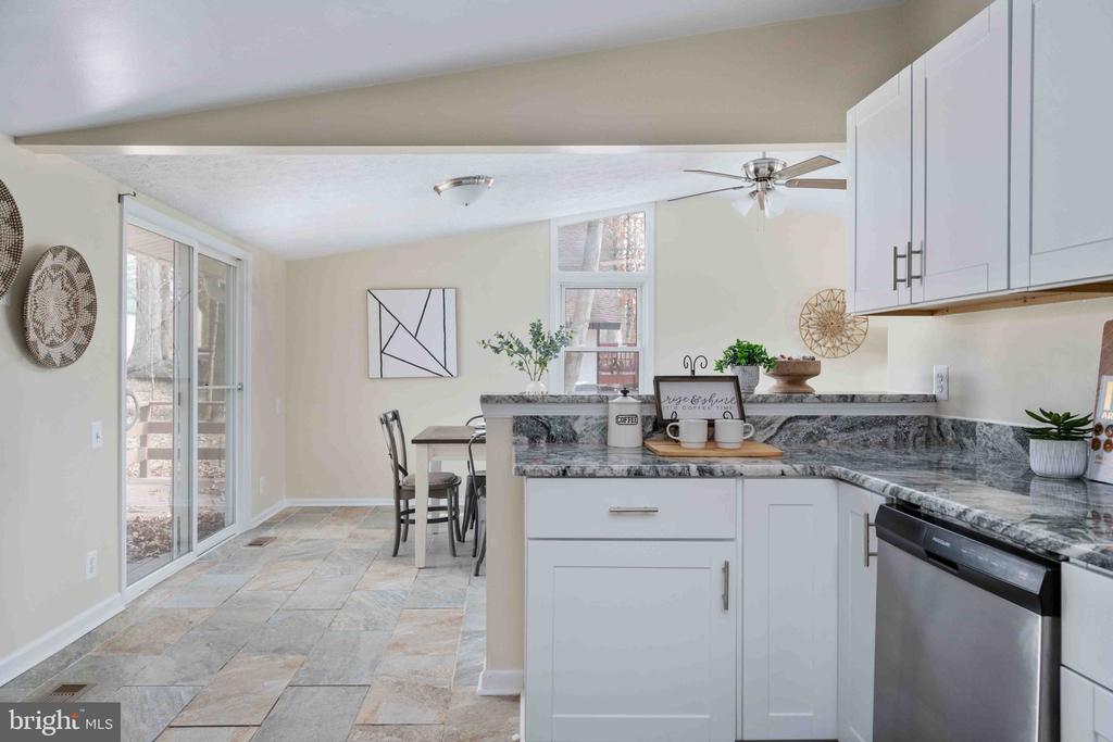 116 LAKEVIEW PKWY, LOCUST GROVE, Virginia 22508, 4 Bedrooms Bedrooms, ,2 BathroomsBathrooms,Residential,116 LAKEVIEW PKWY,VAOR2014378 MLS # VAOR2014378