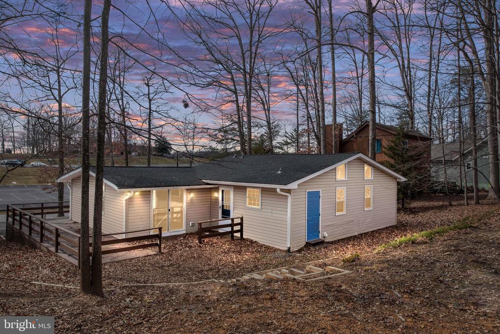 116 LAKEVIEW PKWY, LOCUST GROVE, Virginia 22508, 4 Bedrooms Bedrooms, ,2 BathroomsBathrooms,Residential,116 LAKEVIEW PKWY,VAOR2014378 MLS # VAOR2014378