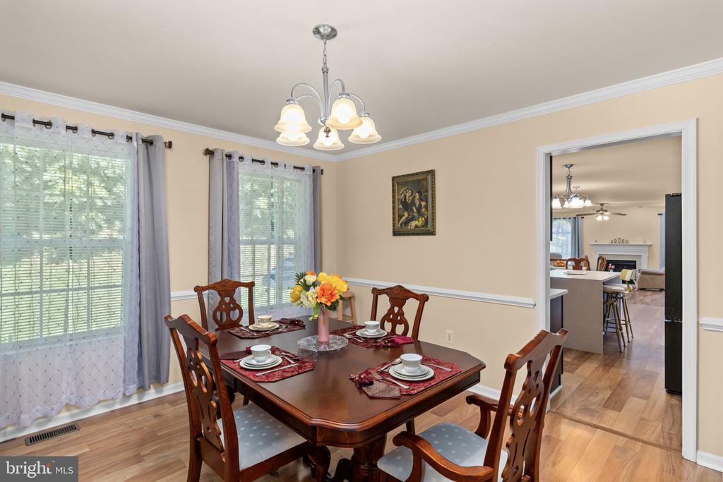 10414 N MCCLELLAN DR, FREDERICKSBURG, Virginia 22408, 5 Bedrooms Bedrooms, ,3 BathroomsBathrooms,Residential,10414 N MCCLELLAN DR,VASP2042916 MLS # VASP2042916