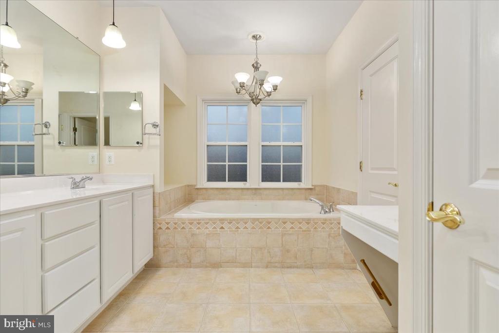 4110 CRAY DR, WARRENTON, Virginia 20187, 7 Bedrooms Bedrooms, ,4 BathroomsBathrooms,Residential,4110 CRAY DR,VAFQ2022662 MLS # VAFQ2022662