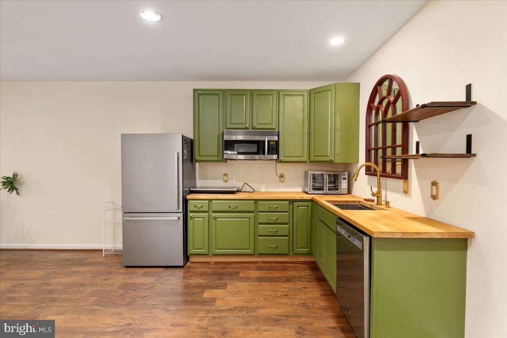 4110 CRAY DR, WARRENTON, Virginia 20187, 7 Bedrooms Bedrooms, ,4 BathroomsBathrooms,Residential,4110 CRAY DR,VAFQ2022662 MLS # VAFQ2022662