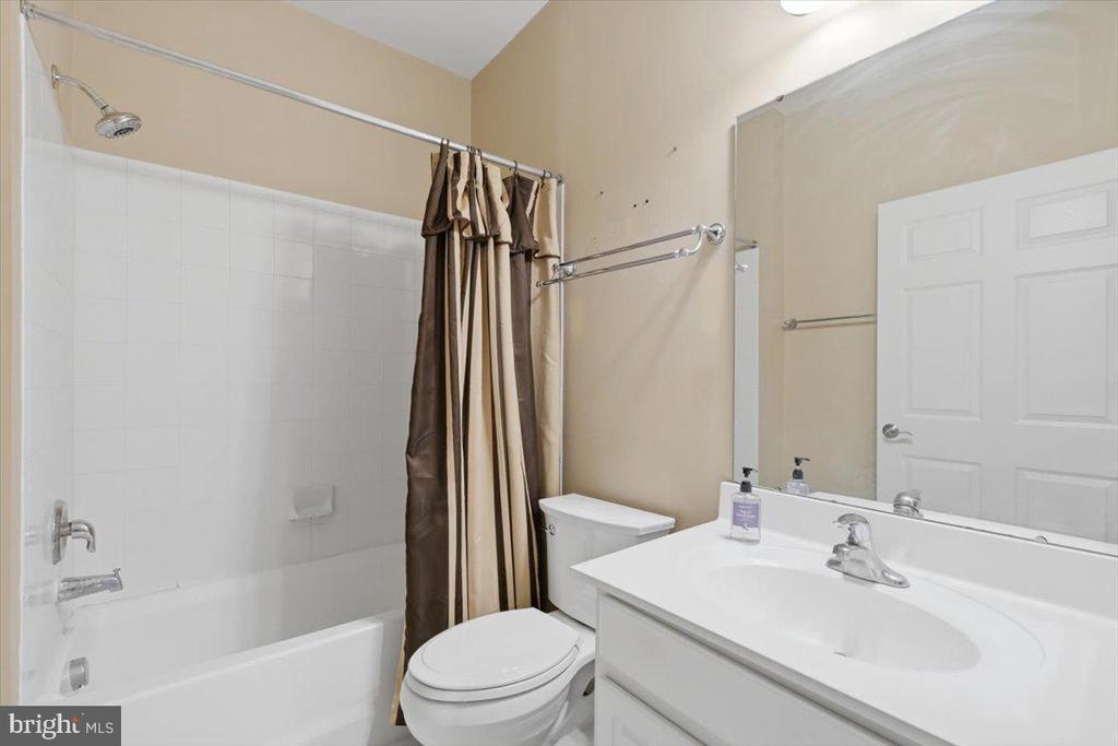 5108 SEWELLS POINTE DR, FREDERICKSBURG, Virginia 22407, 4 Bedrooms Bedrooms, ,3 BathroomsBathrooms,Residential,5108 SEWELLS POINTE DR,VASP2043154 MLS # VASP2043154