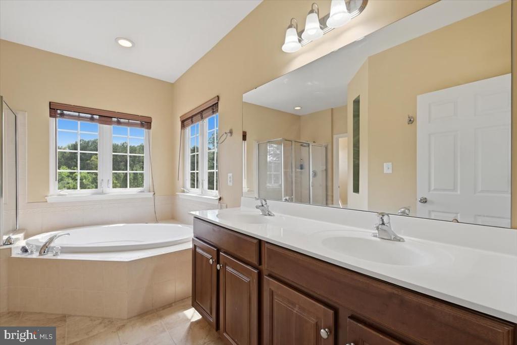 5108 SEWELLS POINTE DR, FREDERICKSBURG, Virginia 22407, 4 Bedrooms Bedrooms, ,3 BathroomsBathrooms,Residential,5108 SEWELLS POINTE DR,VASP2043154 MLS # VASP2043154