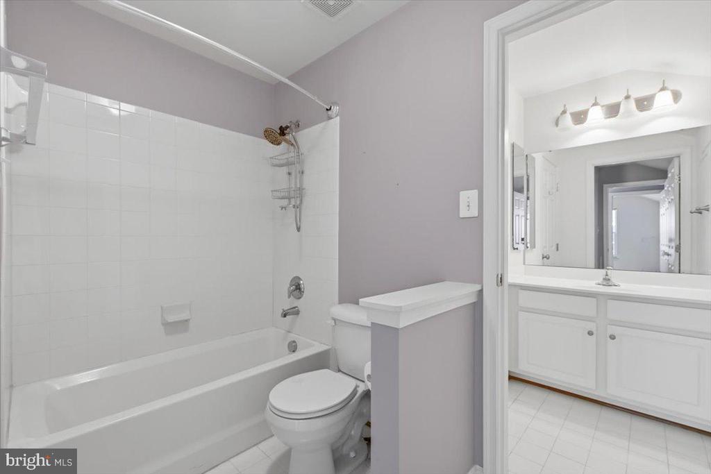 5108 SEWELLS POINTE DR, FREDERICKSBURG, Virginia 22407, 4 Bedrooms Bedrooms, ,3 BathroomsBathrooms,Residential,5108 SEWELLS POINTE DR,VASP2043154 MLS # VASP2043154
