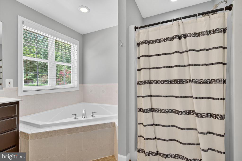 124 FAWN HILLS DR, FREDERICKSBURG, Virginia 22407, 5 Bedrooms Bedrooms, ,3 BathroomsBathrooms,Residential,124 FAWN HILLS DR,VASP2043202 MLS # VASP2043202