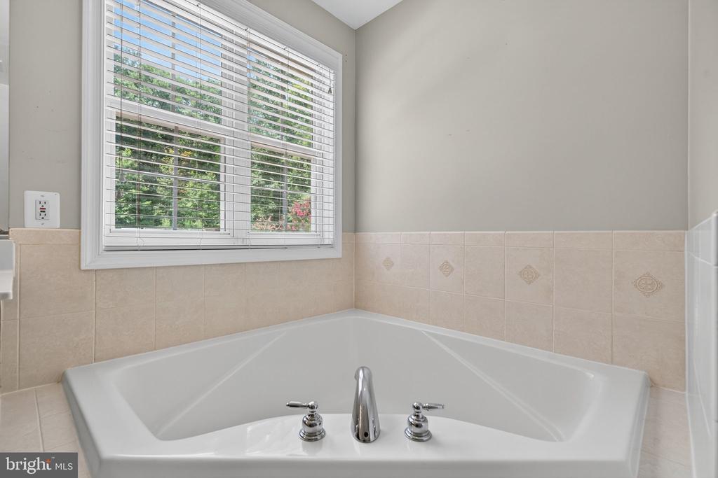 124 FAWN HILLS DR, FREDERICKSBURG, Virginia 22407, 5 Bedrooms Bedrooms, ,3 BathroomsBathrooms,Residential,124 FAWN HILLS DR,VASP2043202 MLS # VASP2043202
