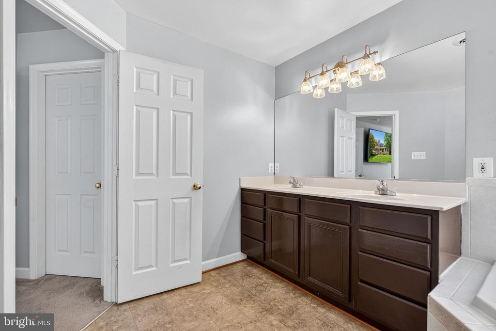 124 FAWN HILLS DR, FREDERICKSBURG, Virginia 22407, 5 Bedrooms Bedrooms, ,3 BathroomsBathrooms,Residential,124 FAWN HILLS DR,VASP2043202 MLS # VASP2043202