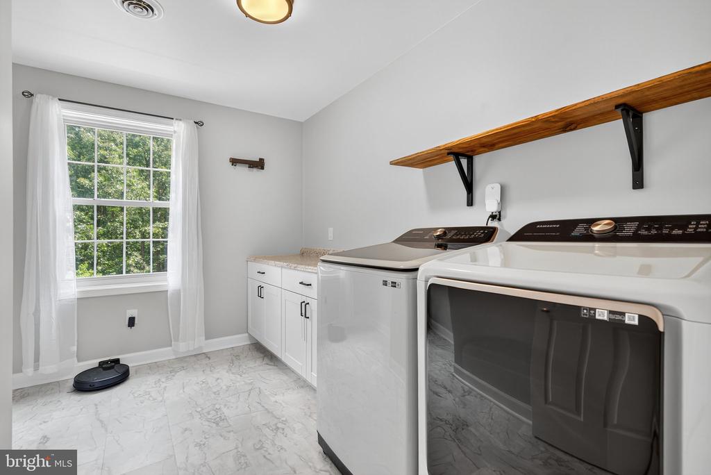 124 FAWN HILLS DR, FREDERICKSBURG, Virginia 22407, 5 Bedrooms Bedrooms, ,3 BathroomsBathrooms,Residential,124 FAWN HILLS DR,VASP2043202 MLS # VASP2043202