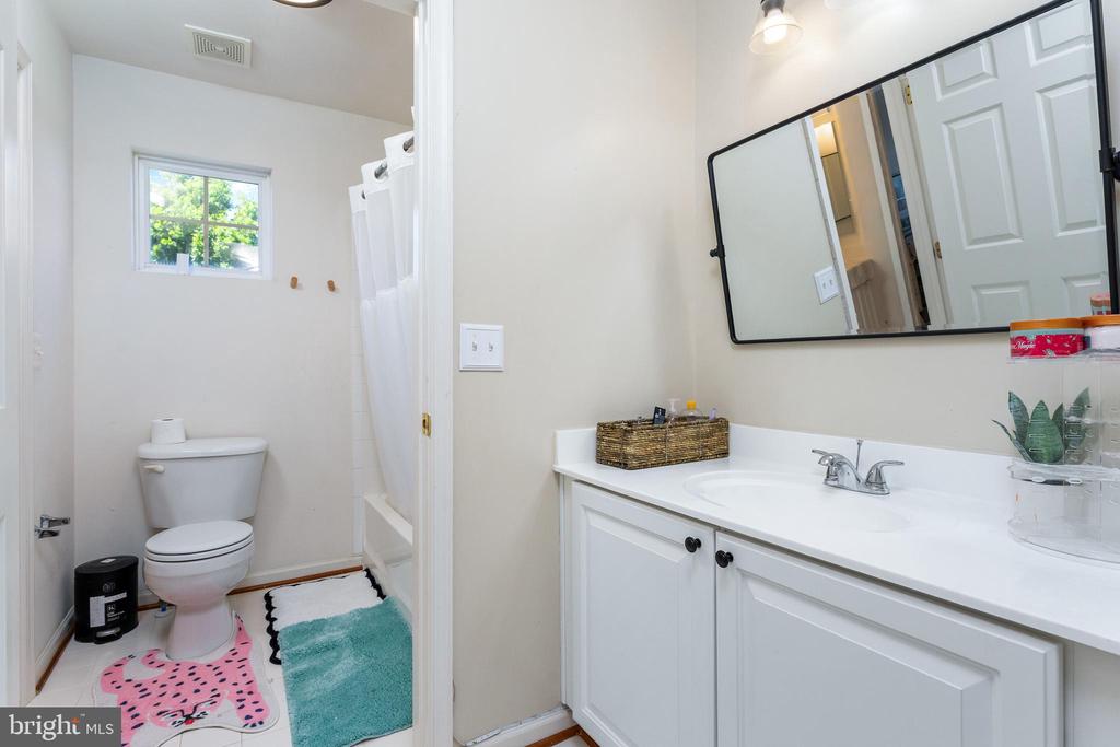 4650 SPRING RUN RD, WARRENTON, Virginia 20187, 5 Bedrooms Bedrooms, ,4 BathroomsBathrooms,Residential,4650 SPRING RUN RD,VAFQ2022170 MLS # VAFQ2022170
