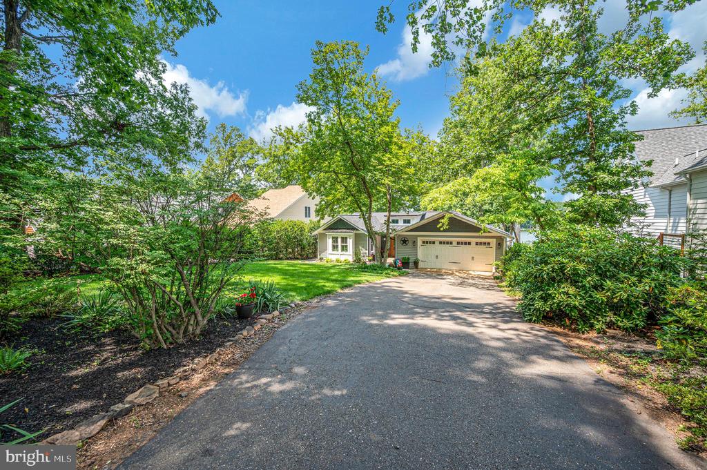 3113 LAKEVIEW PKWY, LOCUST GROVE, Virginia 22508, 5 Bedrooms Bedrooms, ,3 BathroomsBathrooms,Residential,3113 LAKEVIEW PKWY,VAOR2014558 MLS # VAOR2014558