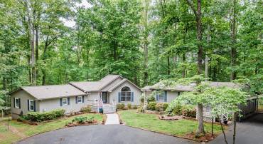 3288 WOODED ACRES LN, CHARLOTTESVILLE, Virginia 22911, 3 Bedrooms Bedrooms, ,3 BathroomsBathrooms,Residential,Wooded Acres,3288 WOODED ACRES LN,677569 MLS # 677569