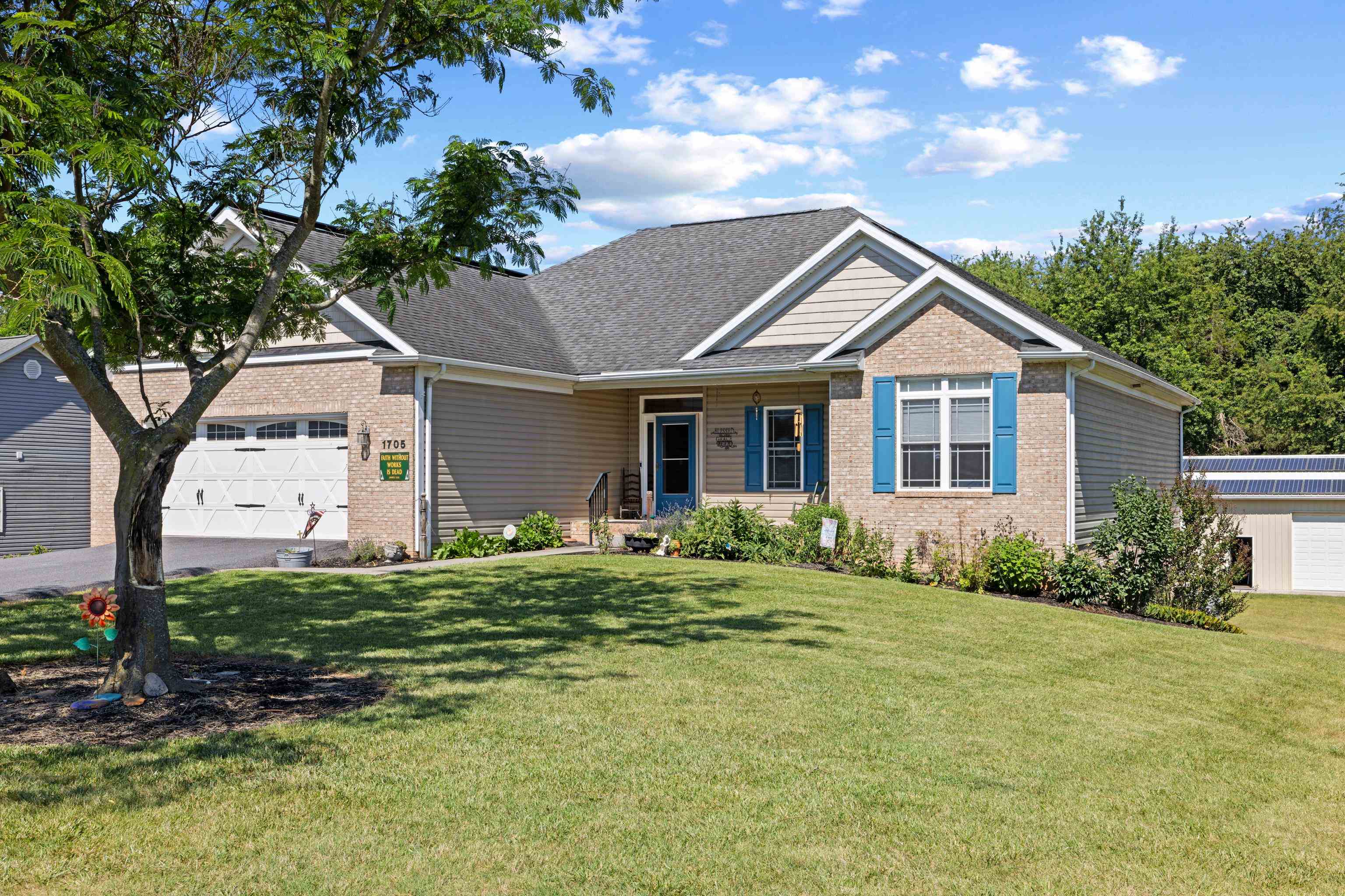 1705 HOLLY AVE, GROTTOES, Virginia 24441, 3 Bedrooms Bedrooms, ,2 BathroomsBathrooms,Residential,1705 HOLLY AVE,678603 MLS # 678603