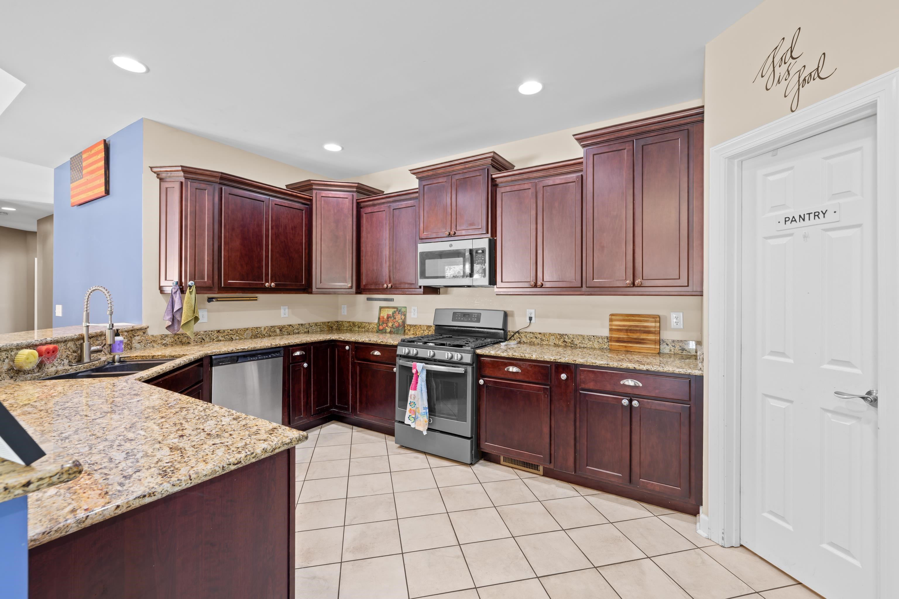 1705 HOLLY AVE, GROTTOES, Virginia 24441, 3 Bedrooms Bedrooms, ,2 BathroomsBathrooms,Residential,1705 HOLLY AVE,678603 MLS # 678603