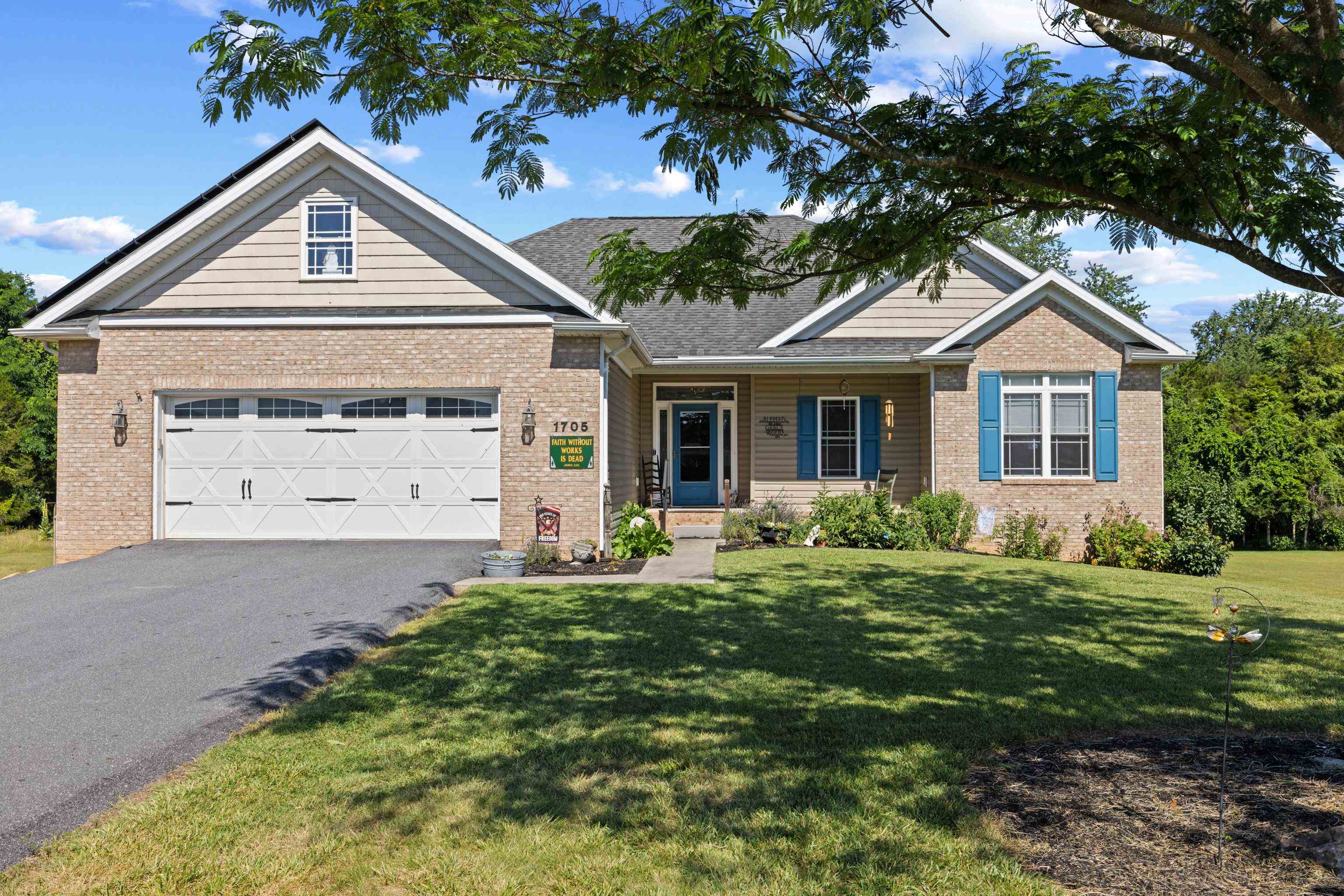 1705 HOLLY AVE, GROTTOES, Virginia 24441, 3 Bedrooms Bedrooms, ,2 BathroomsBathrooms,Residential,1705 HOLLY AVE,678603 MLS # 678603