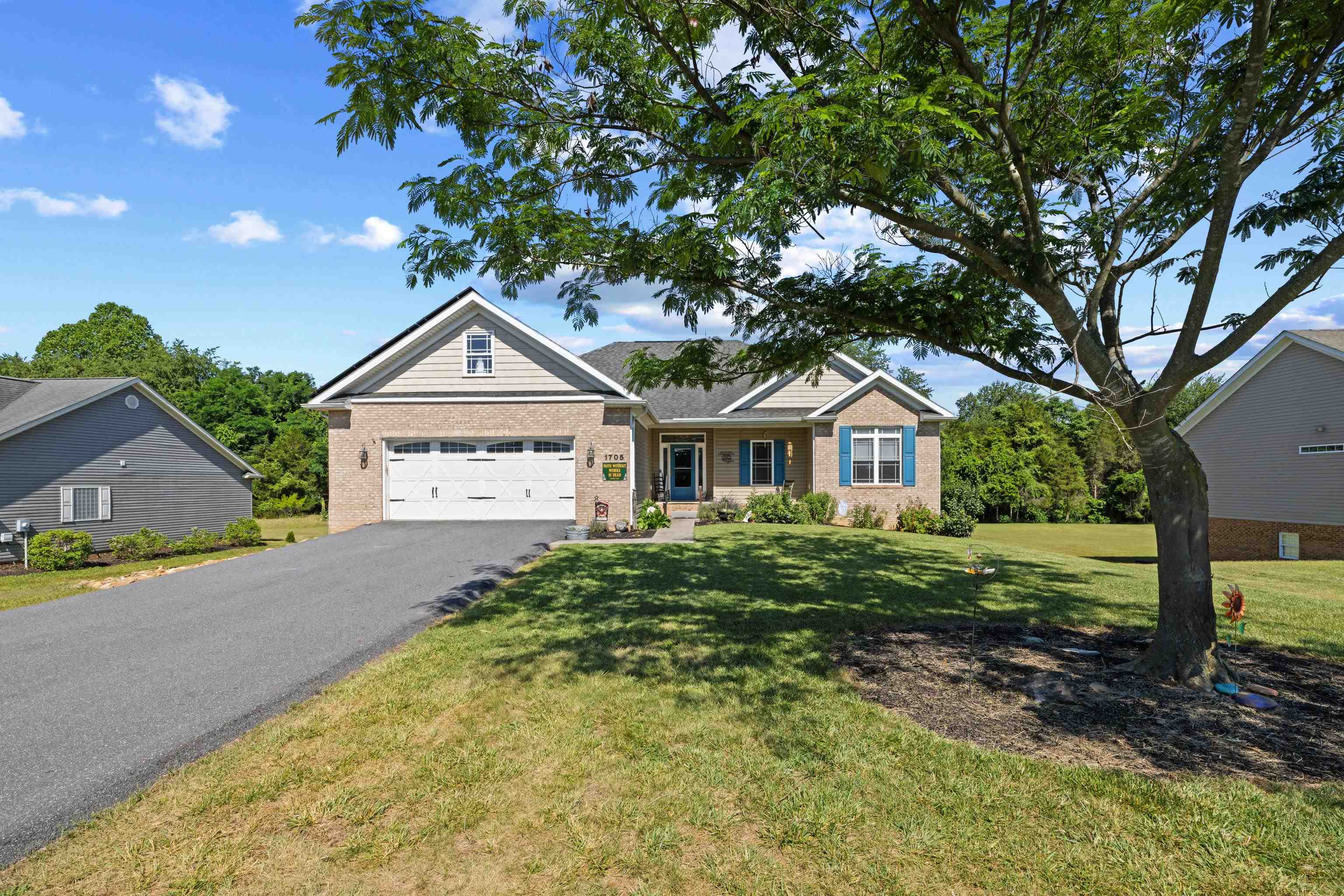 1705 HOLLY AVE, GROTTOES, Virginia 24441, 3 Bedrooms Bedrooms, ,2 BathroomsBathrooms,Residential,1705 HOLLY AVE,678603 MLS # 678603
