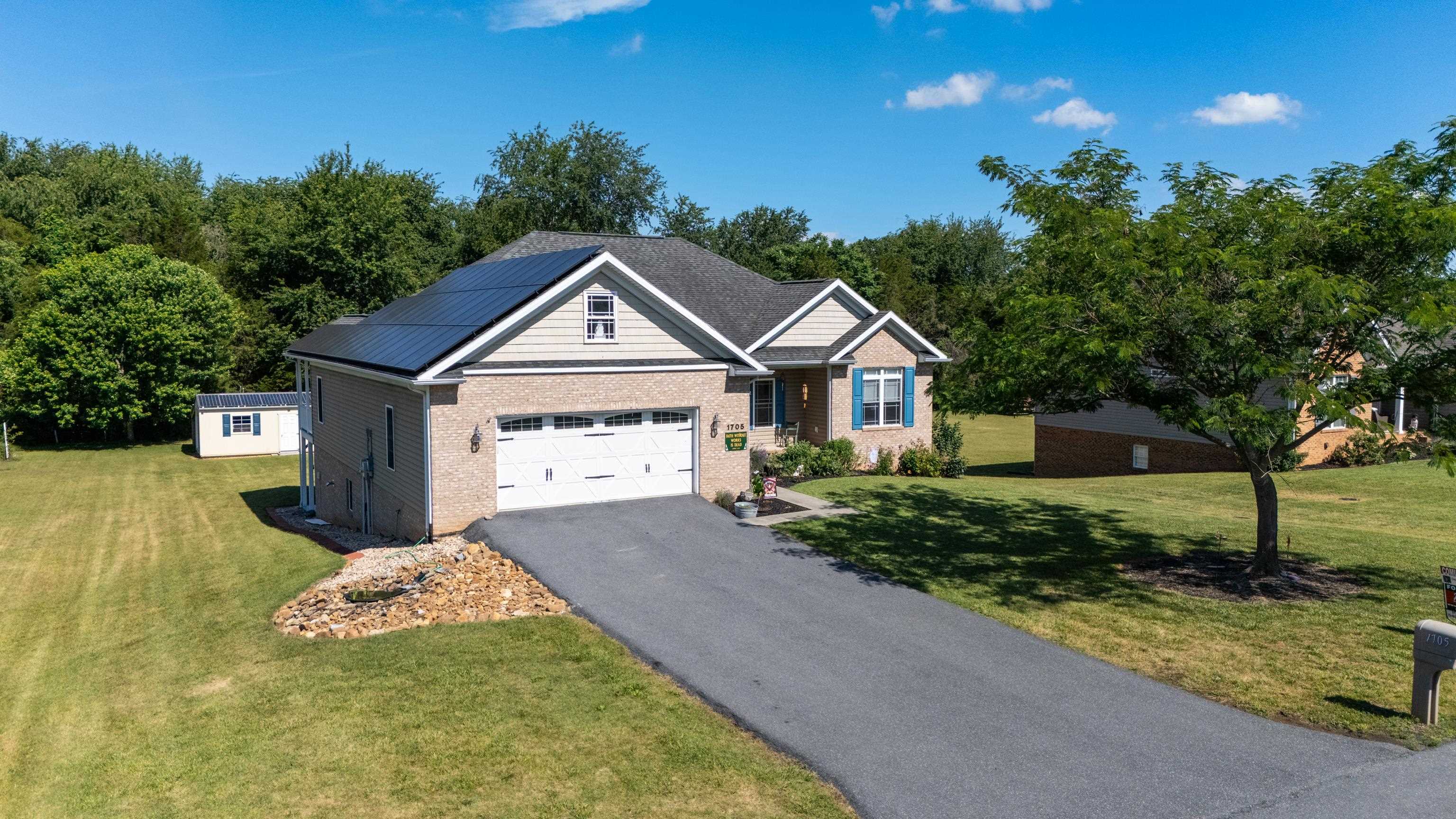 1705 HOLLY AVE, GROTTOES, Virginia 24441, 3 Bedrooms Bedrooms, ,2 BathroomsBathrooms,Residential,1705 HOLLY AVE,678603 MLS # 678603