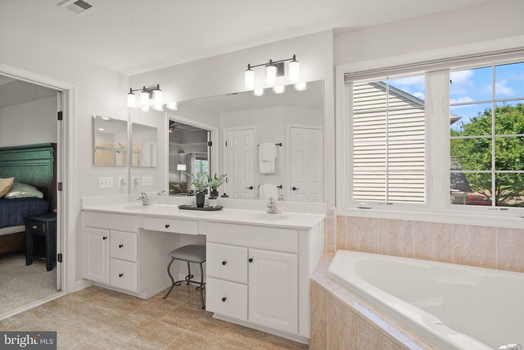 6450 WHITES MILL LN, WARRENTON, Virginia 20187, 4 Bedrooms Bedrooms, ,4 BathroomsBathrooms,Residential,6450 WHITES MILL LN,VAFQ2022770 MLS # VAFQ2022770