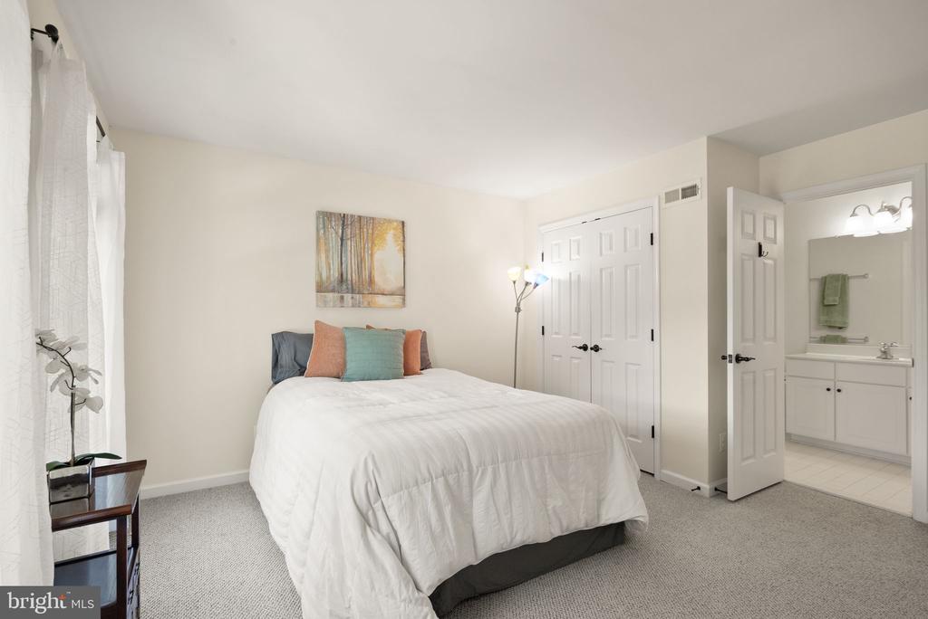 6450 WHITES MILL LN, WARRENTON, Virginia 20187, 4 Bedrooms Bedrooms, ,4 BathroomsBathrooms,Residential,6450 WHITES MILL LN,VAFQ2022770 MLS # VAFQ2022770