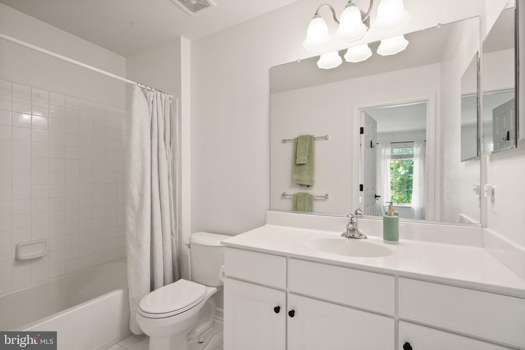 6450 WHITES MILL LN, WARRENTON, Virginia 20187, 4 Bedrooms Bedrooms, ,4 BathroomsBathrooms,Residential,6450 WHITES MILL LN,VAFQ2022770 MLS # VAFQ2022770