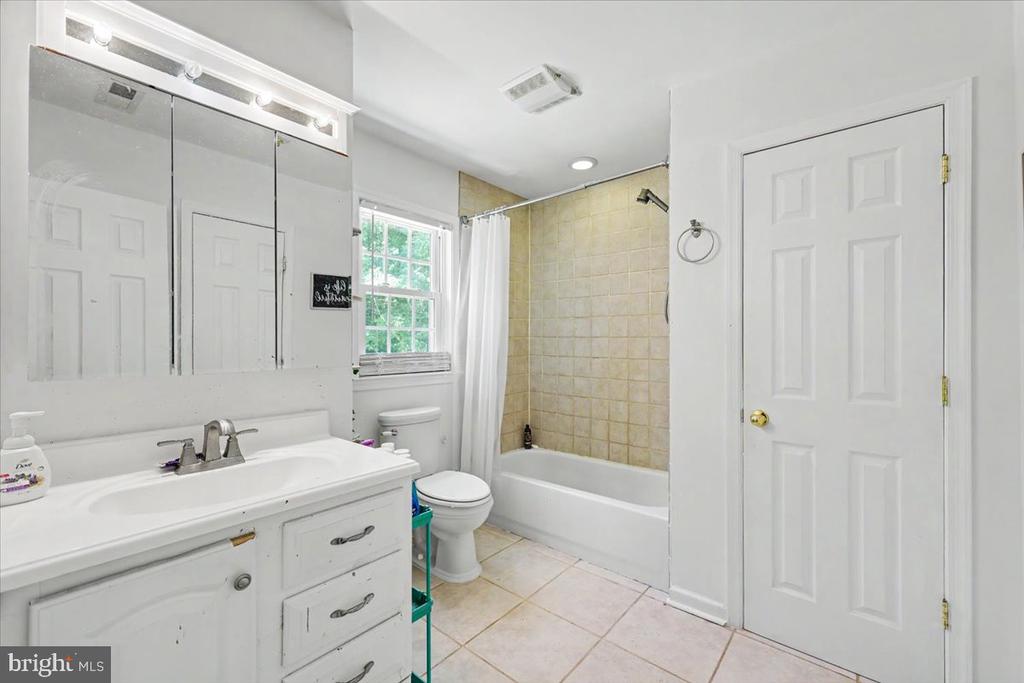2348 LINDSAY RD, GORDONSVILLE, Virginia 22942, 4 Bedrooms Bedrooms, ,4 BathroomsBathrooms,Residential,2348 LINDSAY RD,VALA2009984 MLS # VALA2009984