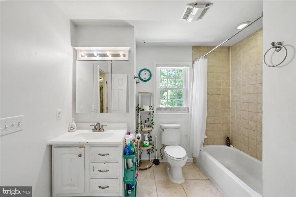 2348 LINDSAY RD, GORDONSVILLE, Virginia 22942, 4 Bedrooms Bedrooms, ,4 BathroomsBathrooms,Residential,2348 LINDSAY RD,VALA2009984 MLS # VALA2009984