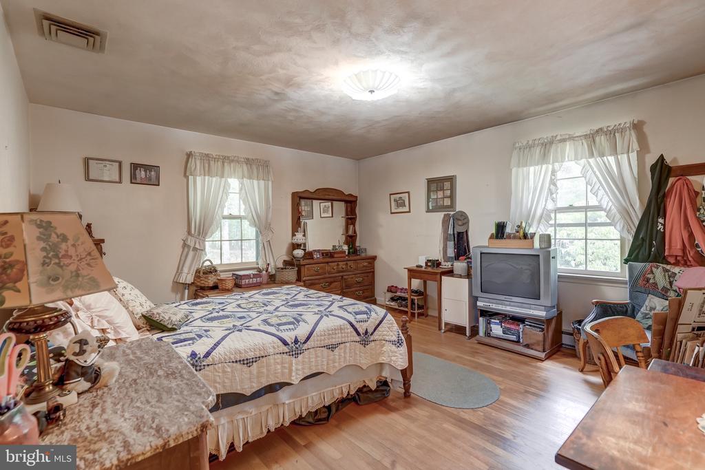 8858 POINDEXTER RD, LOUISA, Virginia 23093, 3 Bedrooms Bedrooms, ,3 BathroomsBathrooms,Residential,8858 POINDEXTER RD,VALA2010124 MLS # VALA2010124