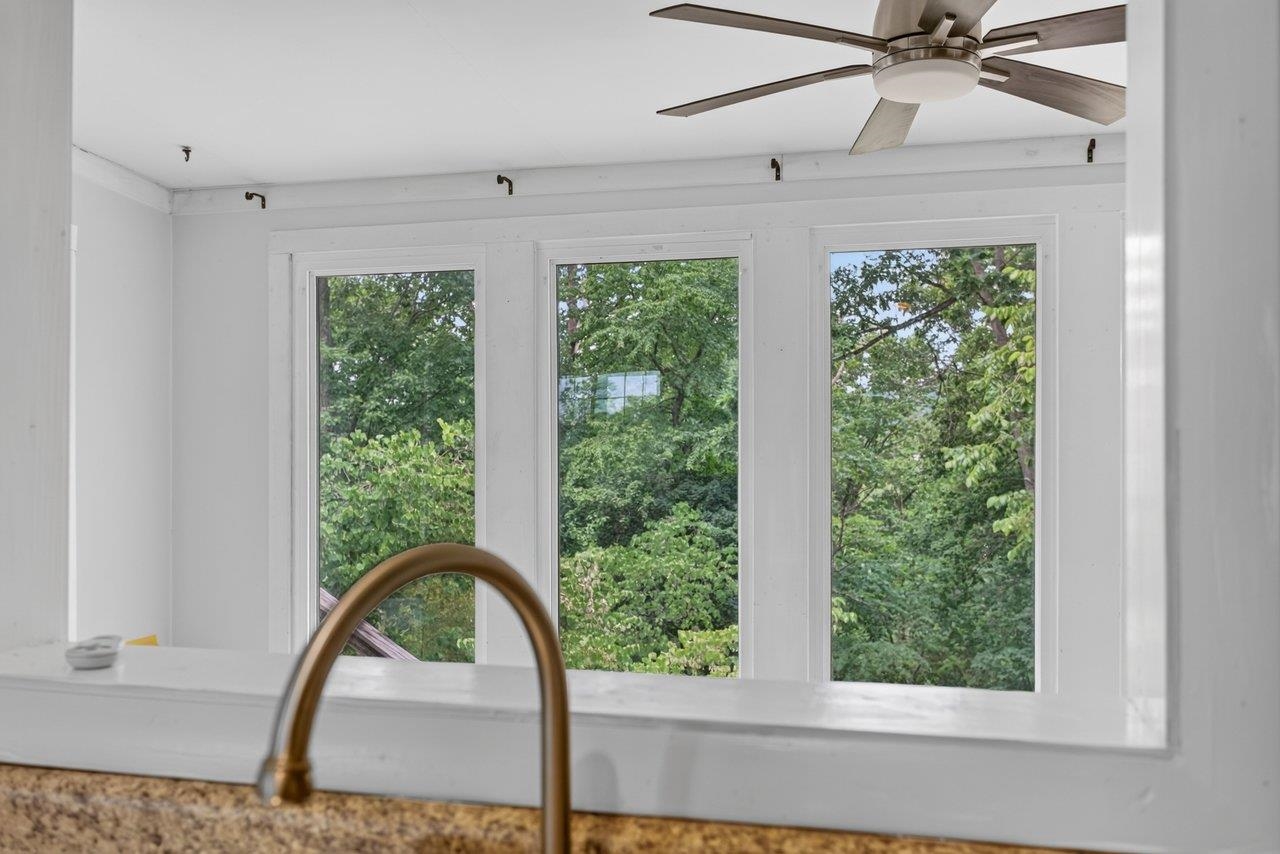 450 MOUNTAIN VIEW DR, STAUNTON, Virginia 24401, 2 Bedrooms Bedrooms, ,1 BathroomBathrooms,Residential,450 MOUNTAIN VIEW DR,678780 MLS # 678780