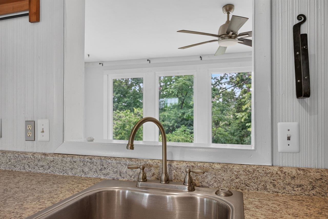 450 MOUNTAIN VIEW DR, STAUNTON, Virginia 24401, 2 Bedrooms Bedrooms, ,1 BathroomBathrooms,Residential,450 MOUNTAIN VIEW DR,678780 MLS # 678780