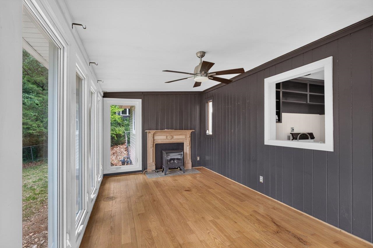 450 MOUNTAIN VIEW DR, STAUNTON, Virginia 24401, 2 Bedrooms Bedrooms, ,1 BathroomBathrooms,Residential,450 MOUNTAIN VIEW DR,678780 MLS # 678780