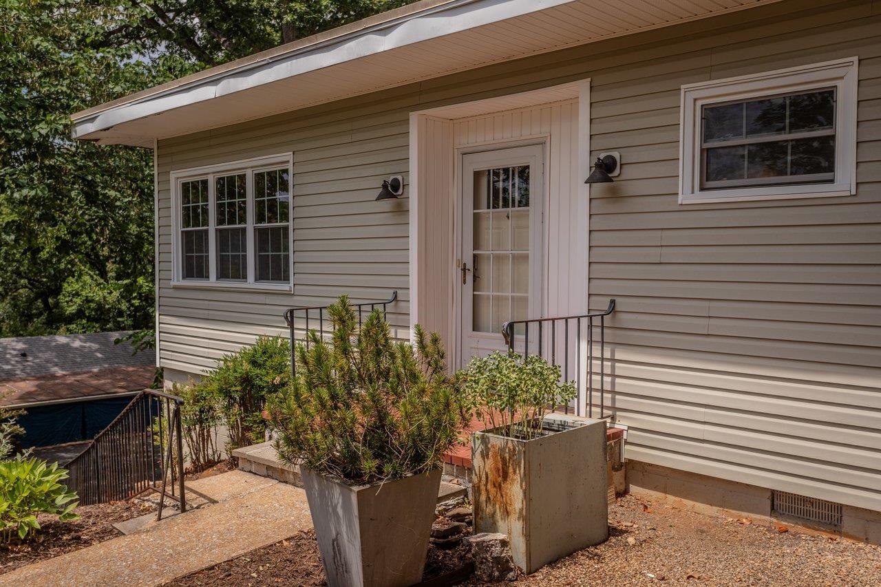 450 MOUNTAIN VIEW DR, STAUNTON, Virginia 24401, 2 Bedrooms Bedrooms, ,1 BathroomBathrooms,Residential,450 MOUNTAIN VIEW DR,678780 MLS # 678780