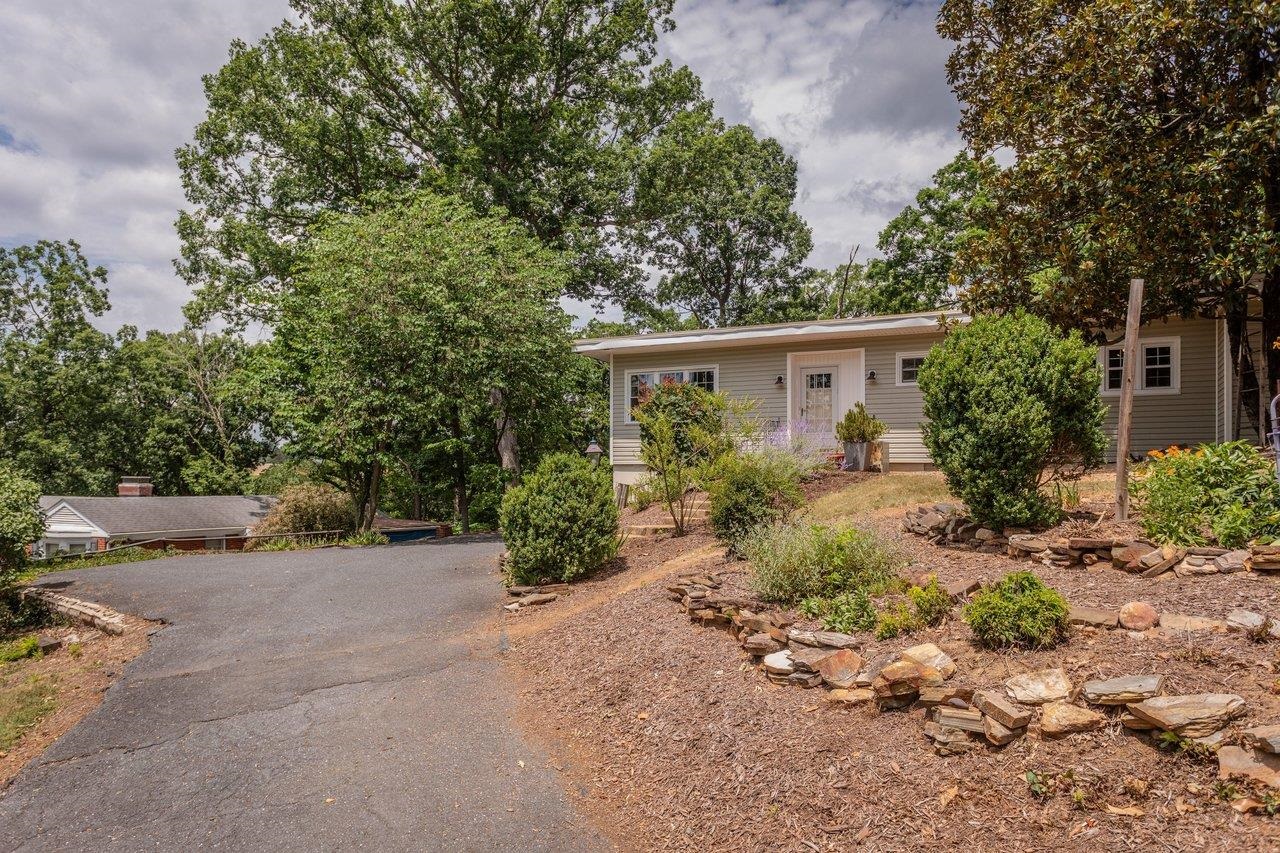 450 MOUNTAIN VIEW DR, STAUNTON, Virginia 24401, 2 Bedrooms Bedrooms, ,1 BathroomBathrooms,Residential,450 MOUNTAIN VIEW DR,678780 MLS # 678780