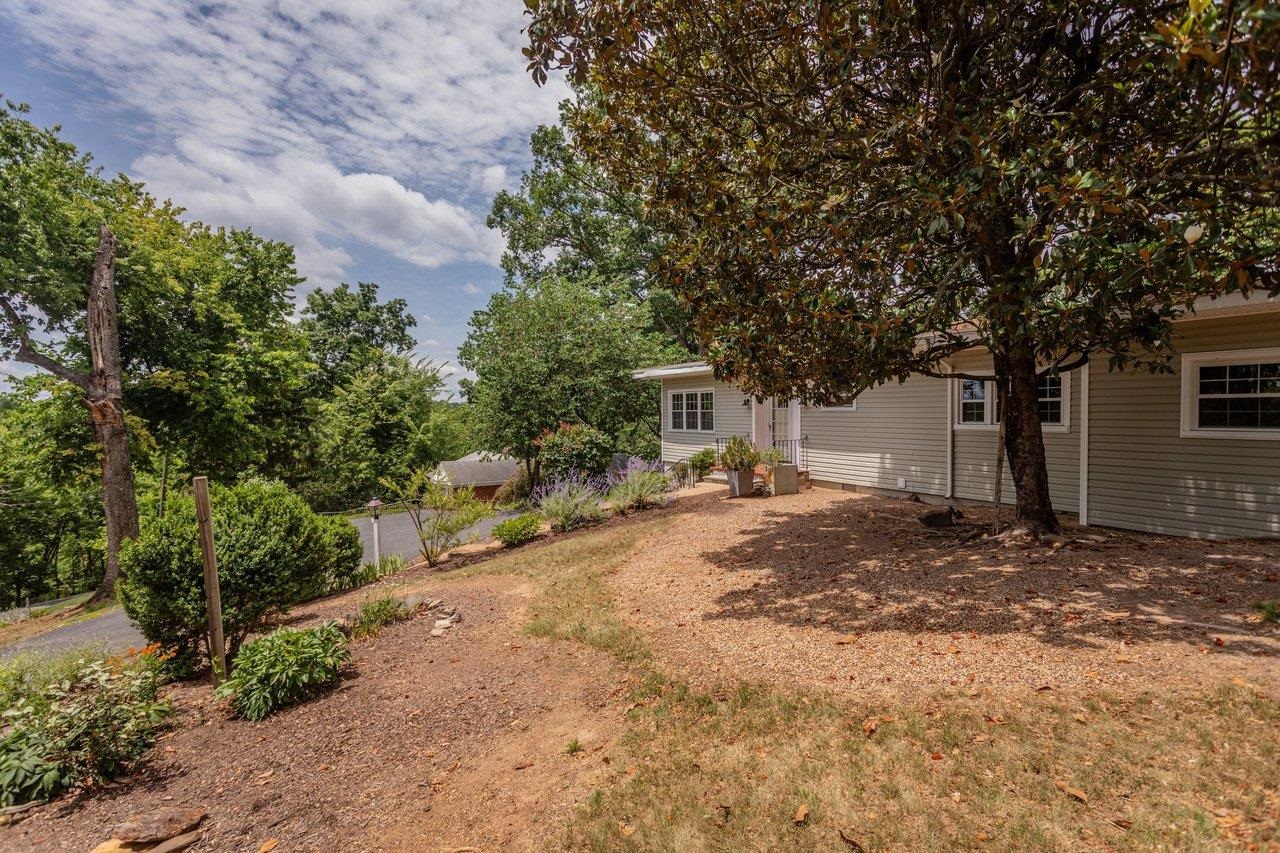 450 MOUNTAIN VIEW DR, STAUNTON, Virginia 24401, 2 Bedrooms Bedrooms, ,1 BathroomBathrooms,Residential,450 MOUNTAIN VIEW DR,678780 MLS # 678780