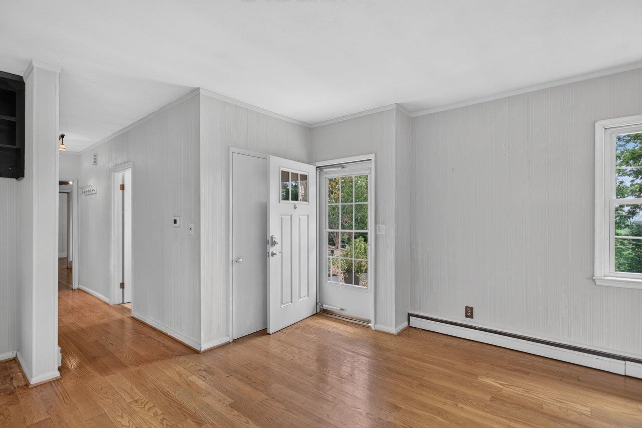 450 MOUNTAIN VIEW DR, STAUNTON, Virginia 24401, 2 Bedrooms Bedrooms, ,1 BathroomBathrooms,Residential,450 MOUNTAIN VIEW DR,678780 MLS # 678780