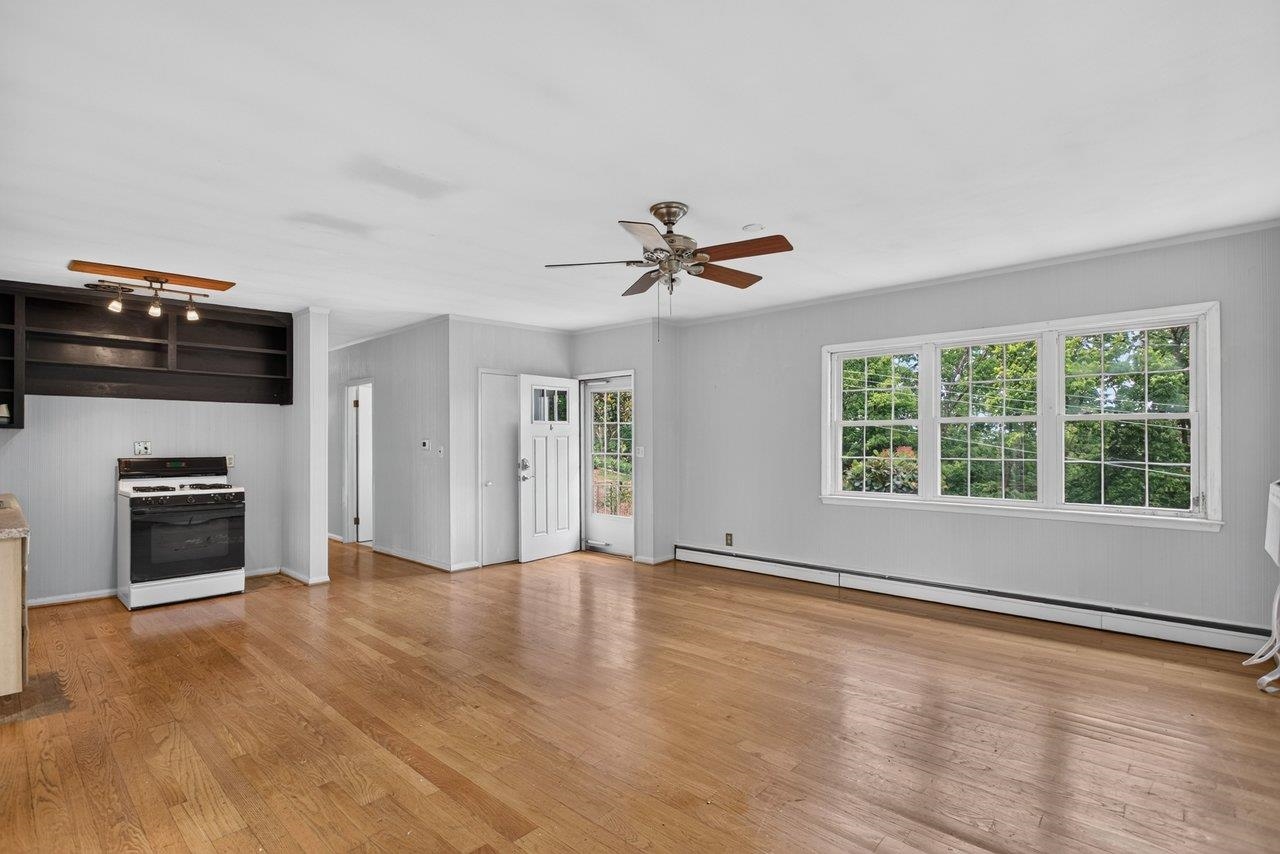 450 MOUNTAIN VIEW DR, STAUNTON, Virginia 24401, 2 Bedrooms Bedrooms, ,1 BathroomBathrooms,Residential,450 MOUNTAIN VIEW DR,678780 MLS # 678780