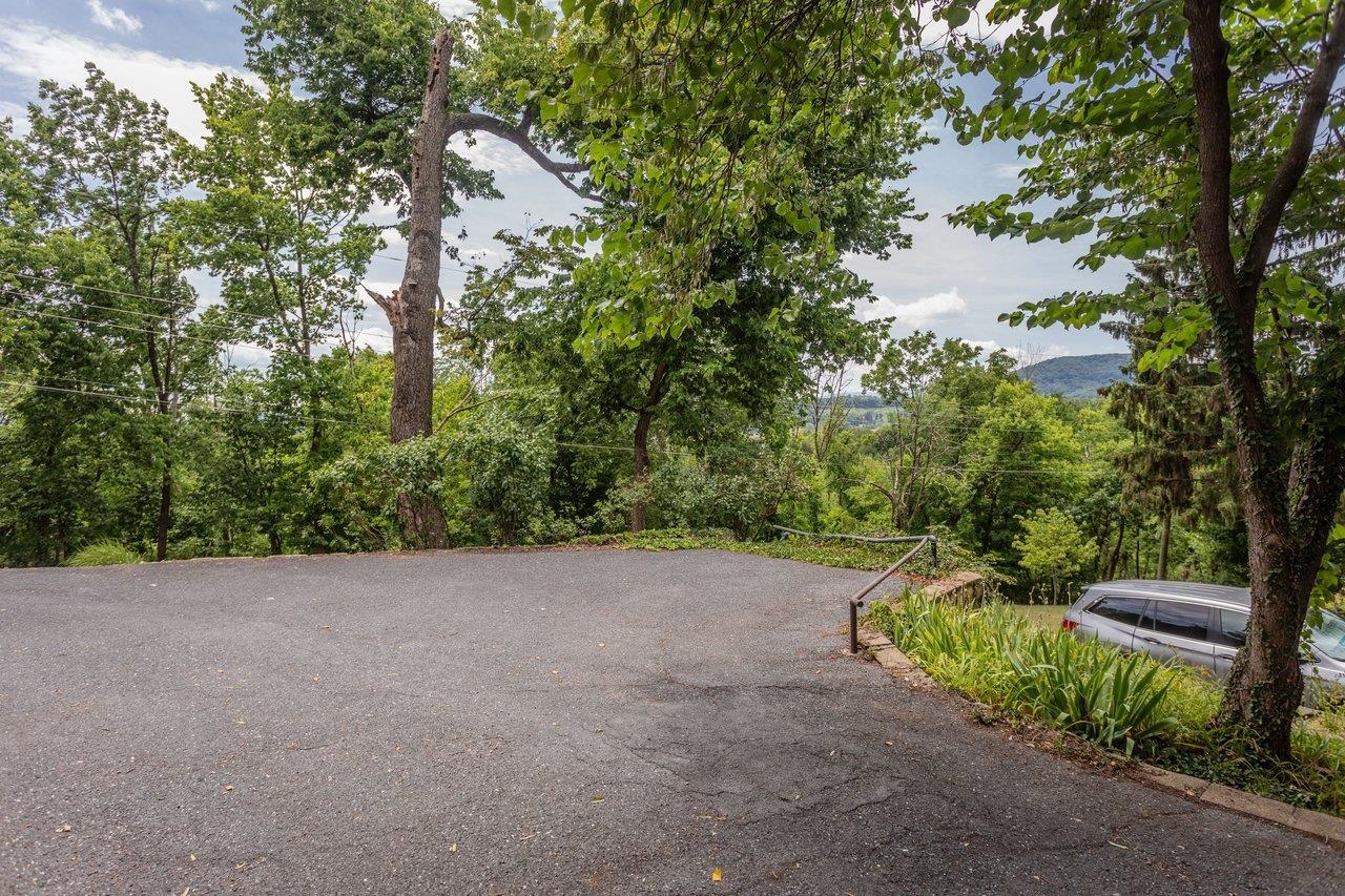 450 MOUNTAIN VIEW DR, STAUNTON, Virginia 24401, 2 Bedrooms Bedrooms, ,1 BathroomBathrooms,Residential,450 MOUNTAIN VIEW DR,678780 MLS # 678780