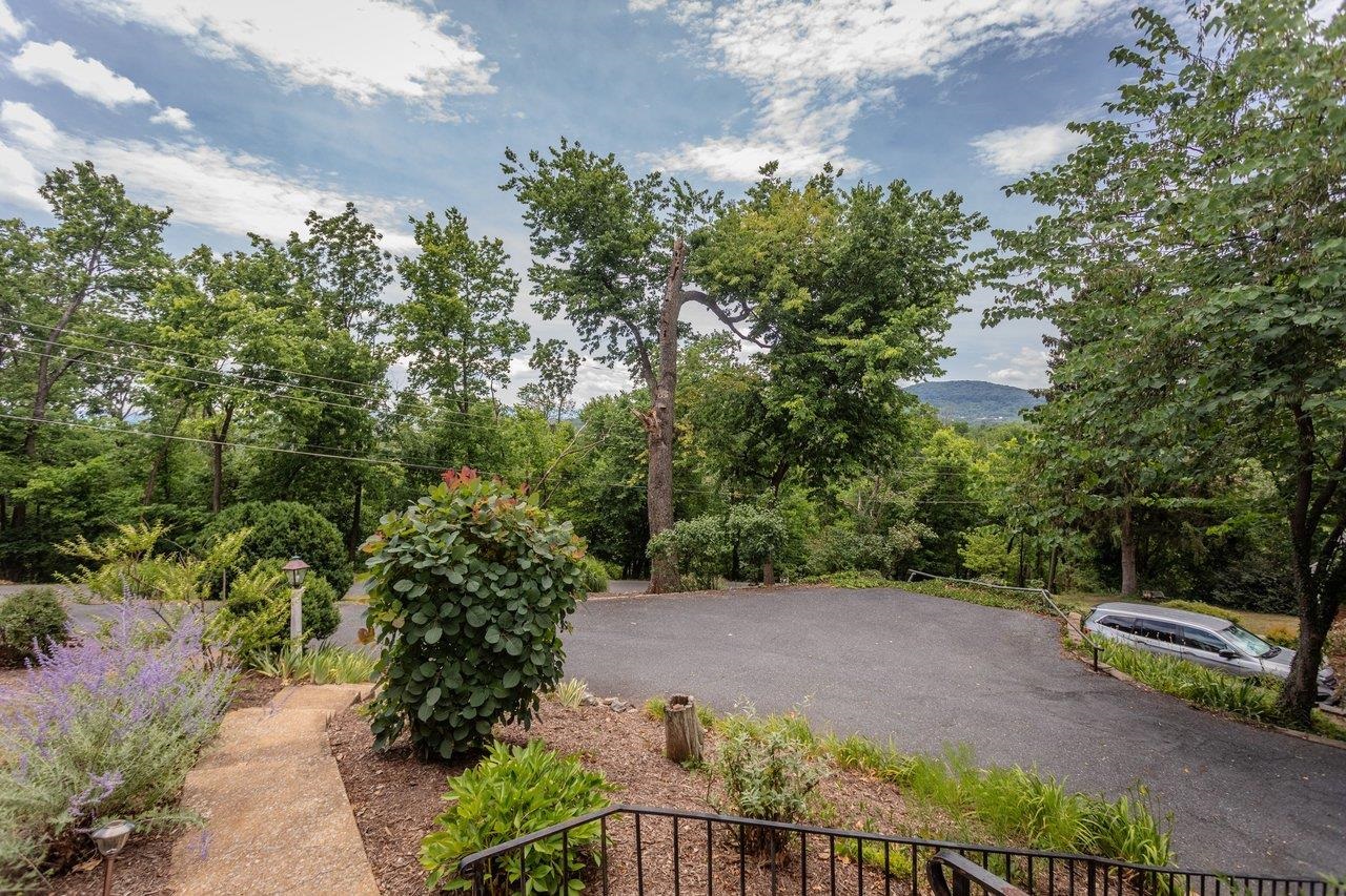 450 MOUNTAIN VIEW DR, STAUNTON, Virginia 24401, 2 Bedrooms Bedrooms, ,1 BathroomBathrooms,Residential,450 MOUNTAIN VIEW DR,678780 MLS # 678780