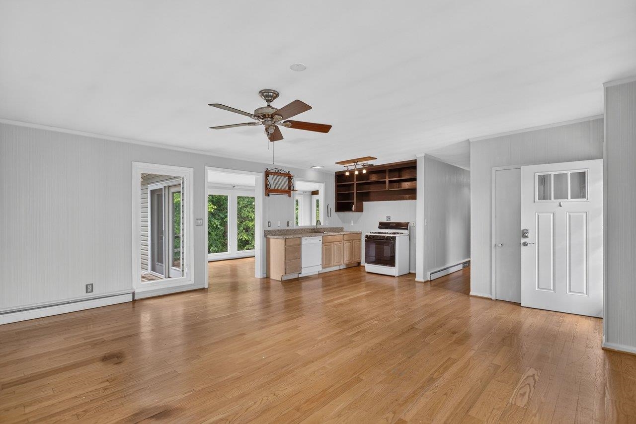 450 MOUNTAIN VIEW DR, STAUNTON, Virginia 24401, 2 Bedrooms Bedrooms, ,1 BathroomBathrooms,Residential,450 MOUNTAIN VIEW DR,678780 MLS # 678780