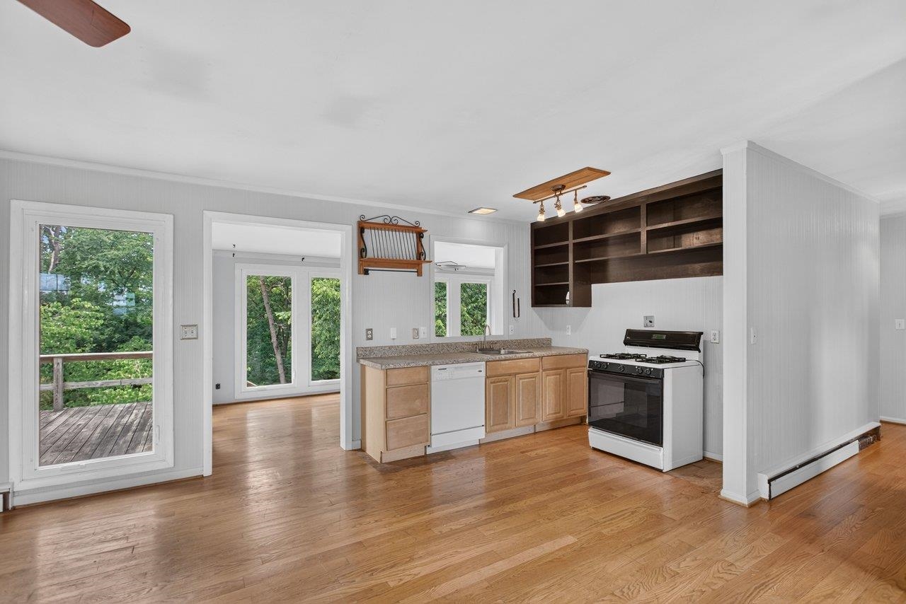 450 MOUNTAIN VIEW DR, STAUNTON, Virginia 24401, 2 Bedrooms Bedrooms, ,1 BathroomBathrooms,Residential,450 MOUNTAIN VIEW DR,678780 MLS # 678780