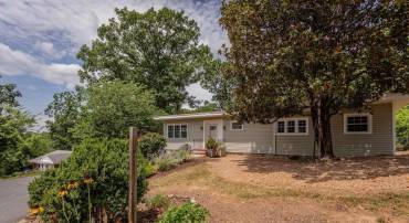 450 MOUNTAIN VIEW DR, STAUNTON, Virginia 24401, 2 Bedrooms Bedrooms, ,1 BathroomBathrooms,Residential,450 MOUNTAIN VIEW DR,678780 MLS # 678780