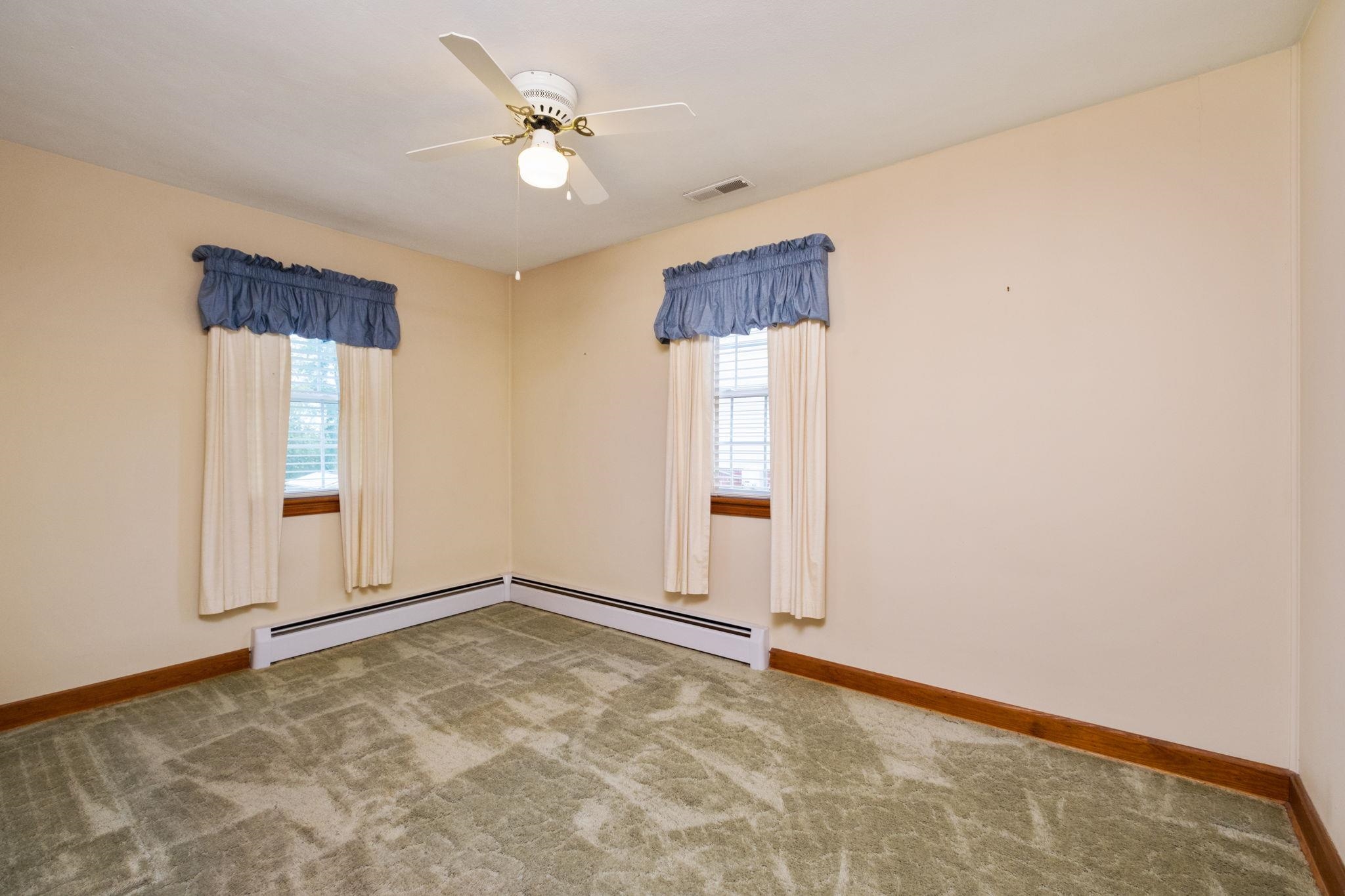 40 SUNSET BLVD, STAUNTON, Virginia 24401, 3 Bedrooms Bedrooms, ,1 BathroomBathrooms,Residential,40 SUNSET BLVD,678890 MLS # 678890