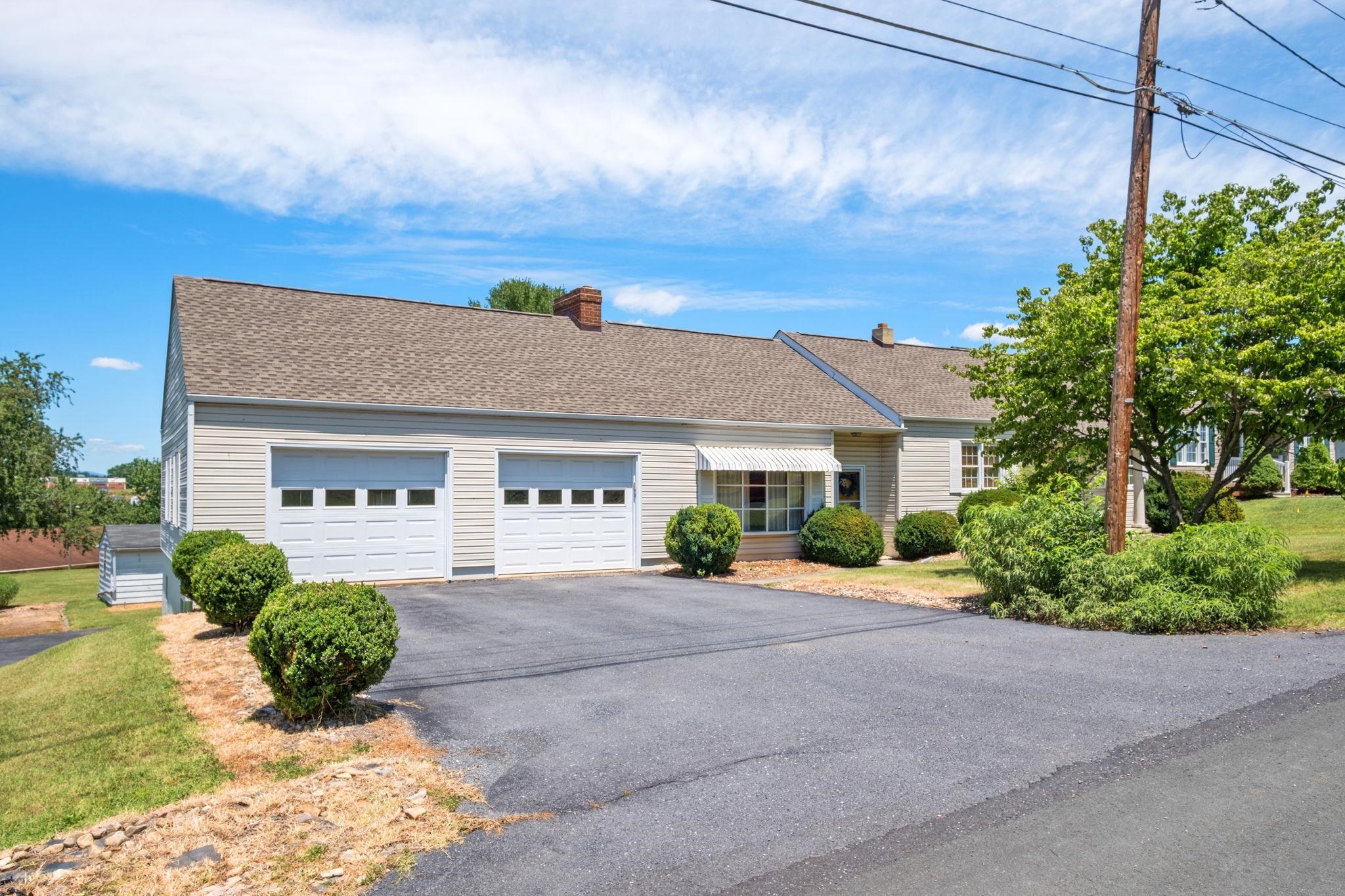 40 SUNSET BLVD, STAUNTON, Virginia 24401, 3 Bedrooms Bedrooms, ,1 BathroomBathrooms,Residential,40 SUNSET BLVD,678890 MLS # 678890