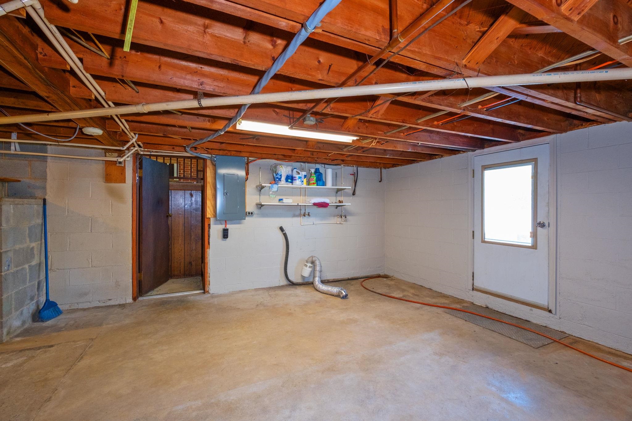 40 SUNSET BLVD, STAUNTON, Virginia 24401, 3 Bedrooms Bedrooms, ,1 BathroomBathrooms,Residential,40 SUNSET BLVD,678890 MLS # 678890