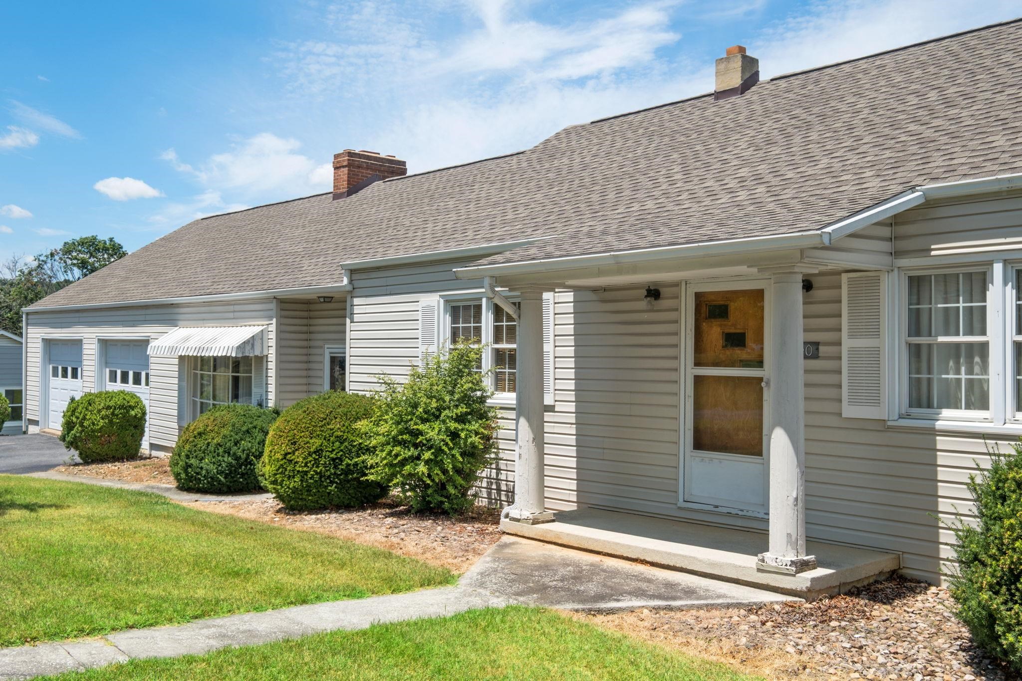 40 SUNSET BLVD, STAUNTON, Virginia 24401, 3 Bedrooms Bedrooms, ,1 BathroomBathrooms,Residential,40 SUNSET BLVD,678890 MLS # 678890