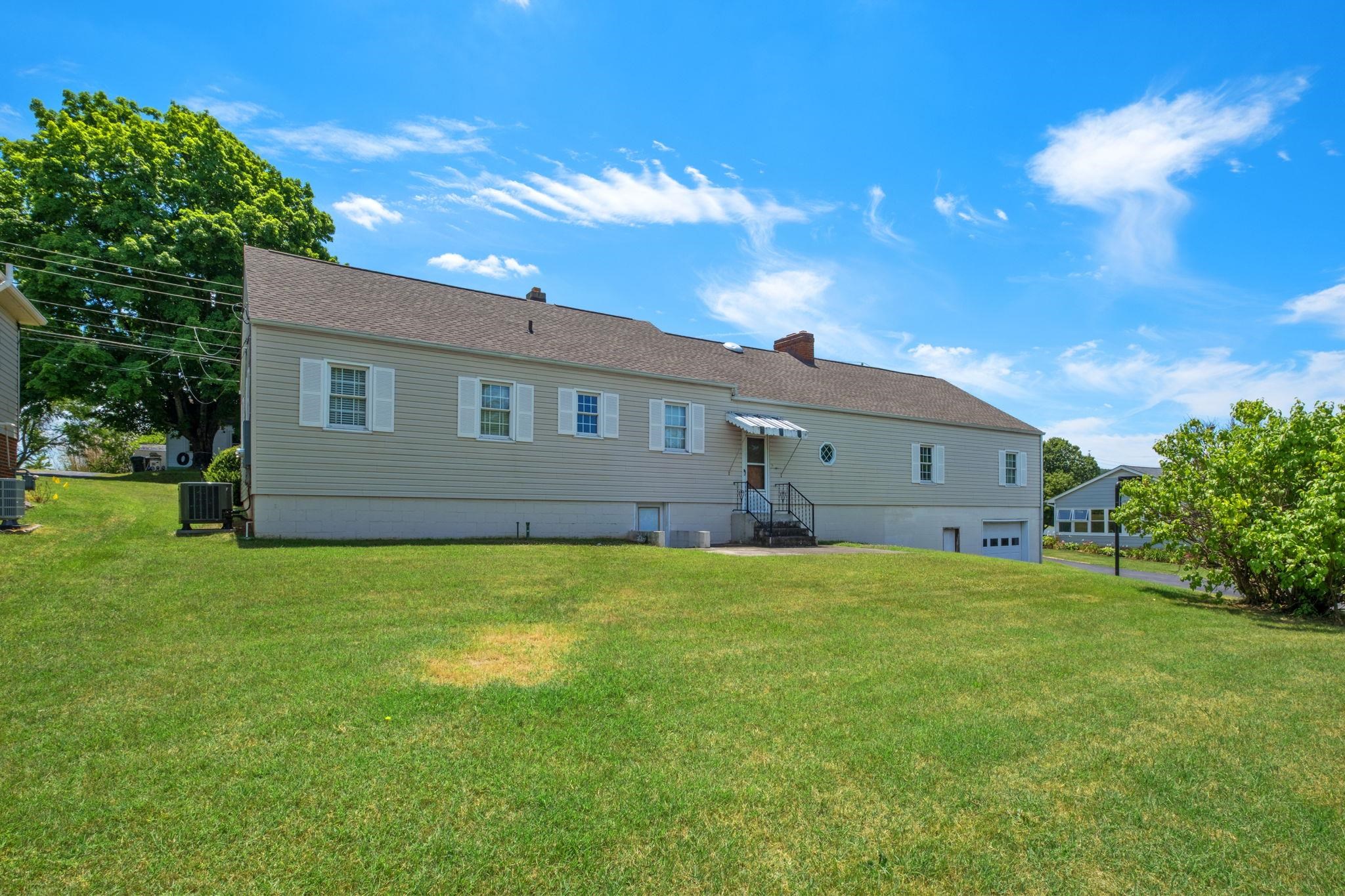 40 SUNSET BLVD, STAUNTON, Virginia 24401, 3 Bedrooms Bedrooms, ,1 BathroomBathrooms,Residential,40 SUNSET BLVD,678890 MLS # 678890
